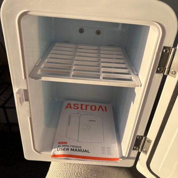Mini Fridge 2.0 Gen - Picture 2 of 5